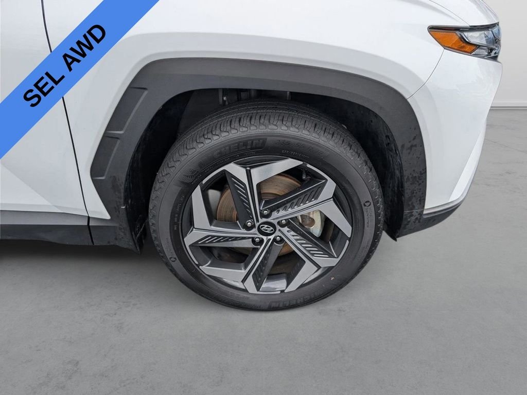 Used 2023 White Hyundai SEL image 9