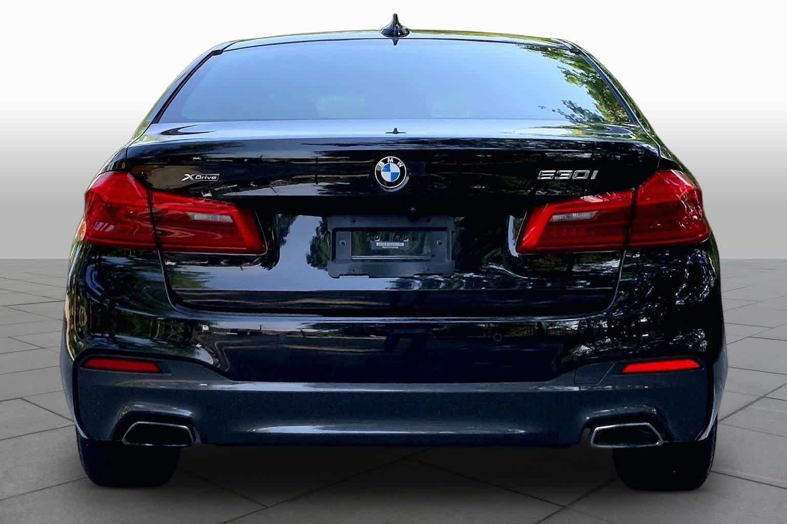 Used 2020 Black Sapphire Metallic BMW 530i xDrive image 4