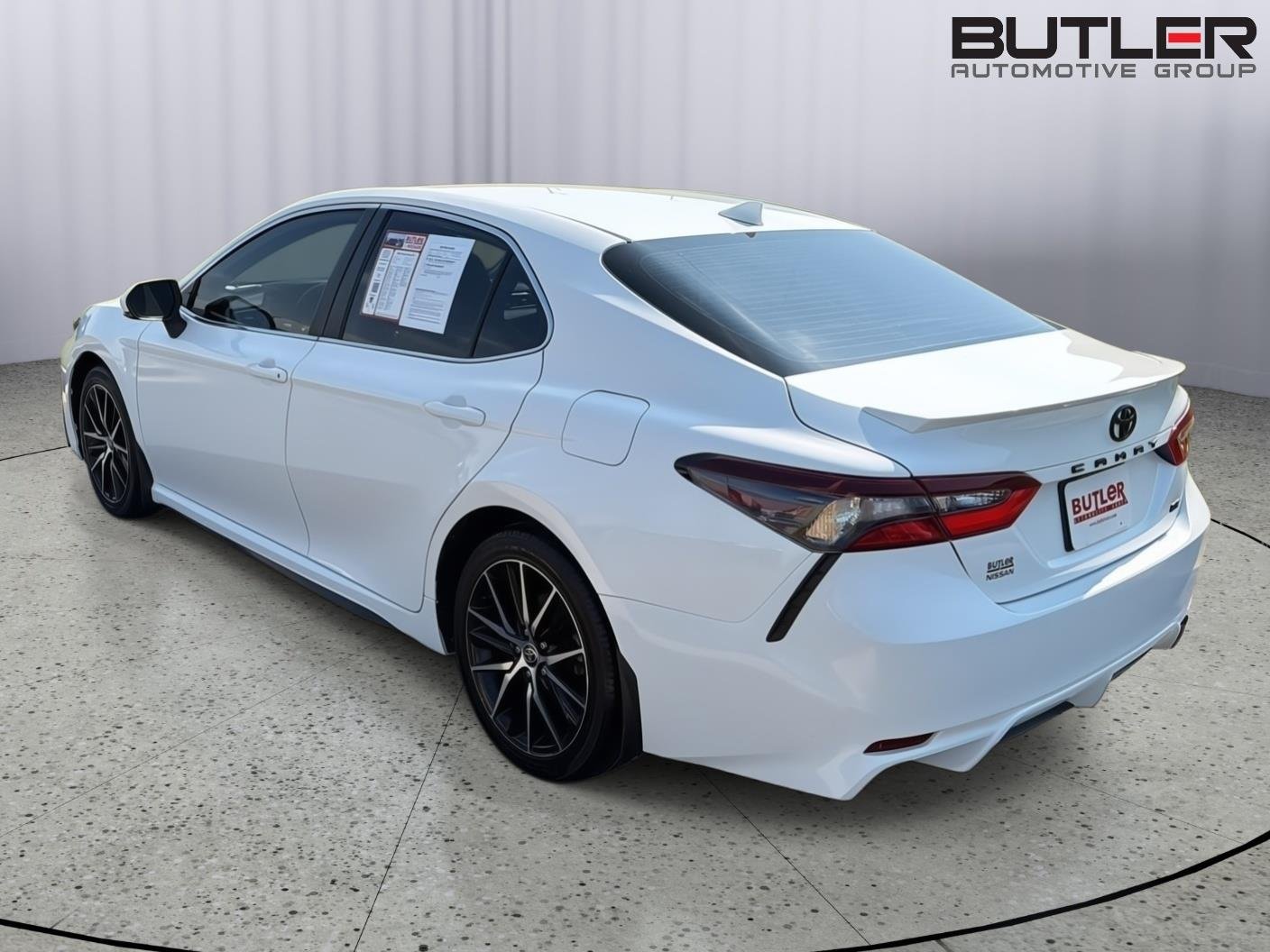 Used 2024 Ice Cap Toyota SE image 4