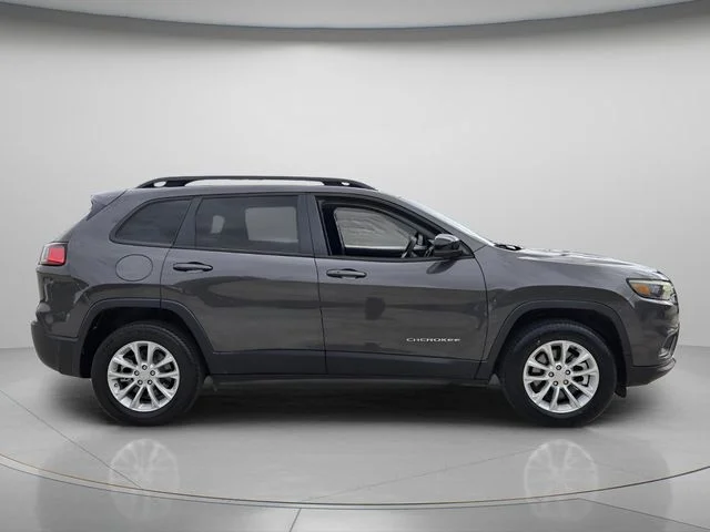 Used 2022 Gray Jeep Latitude Lux image 4