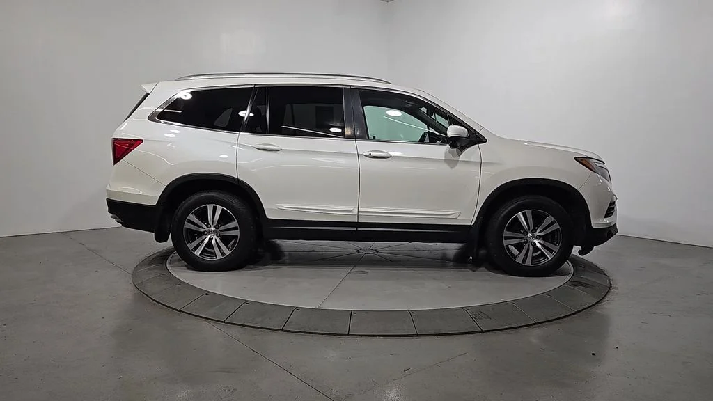 Used 2017 White Honda EX-L image 6