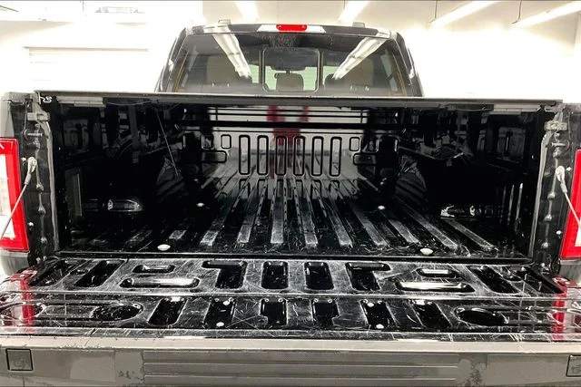 Used 2023 Agate Black Metallic Ford Lariat image 33