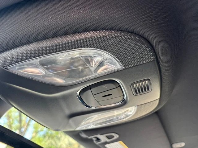 New 2026 Bright White Clear-Coat Exterior Paint Jeep Latitude image 26
