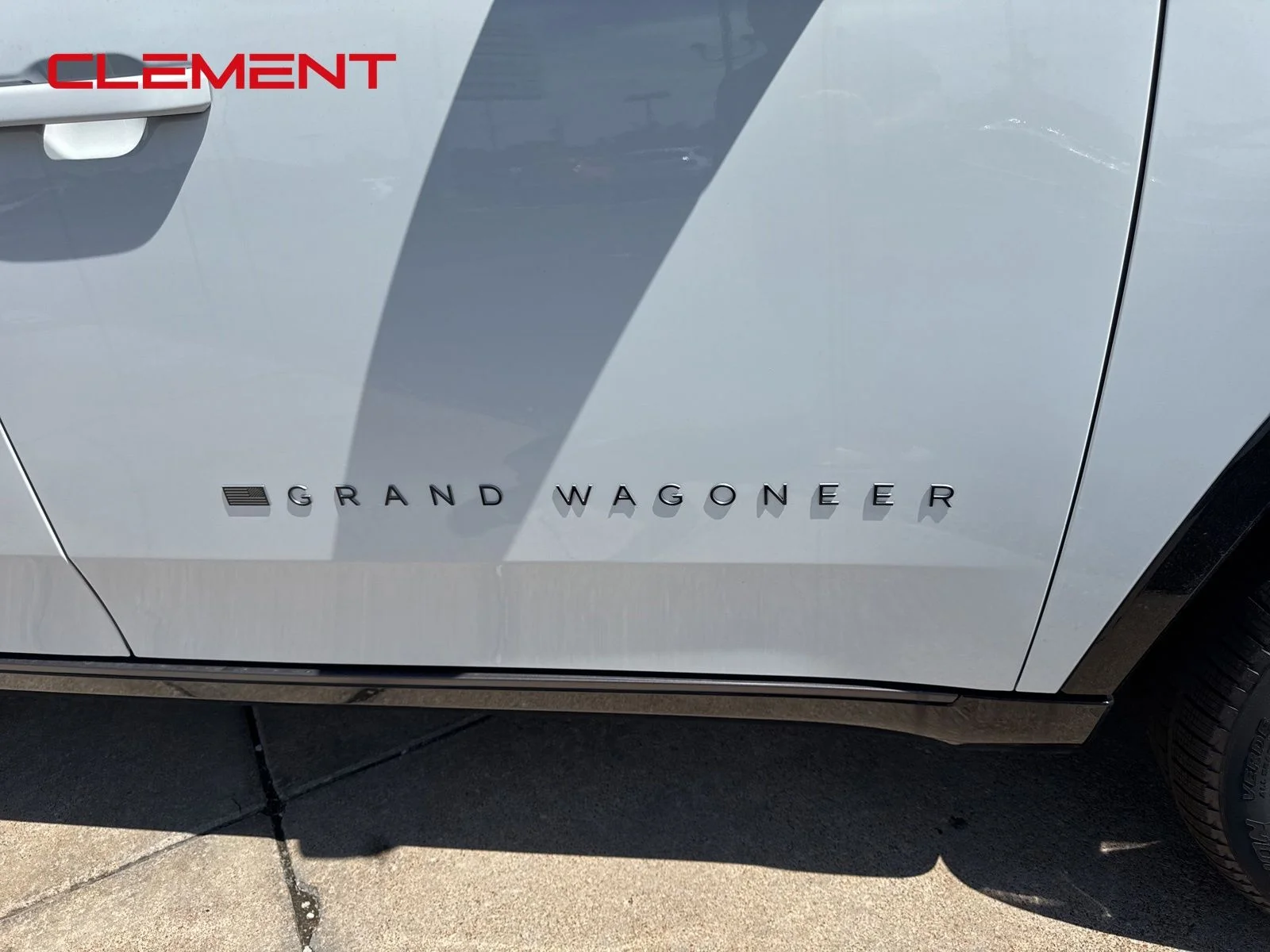 New 2026 Bright White Clear-Coat Exterior Paint Jeep Limited Reserve image 12