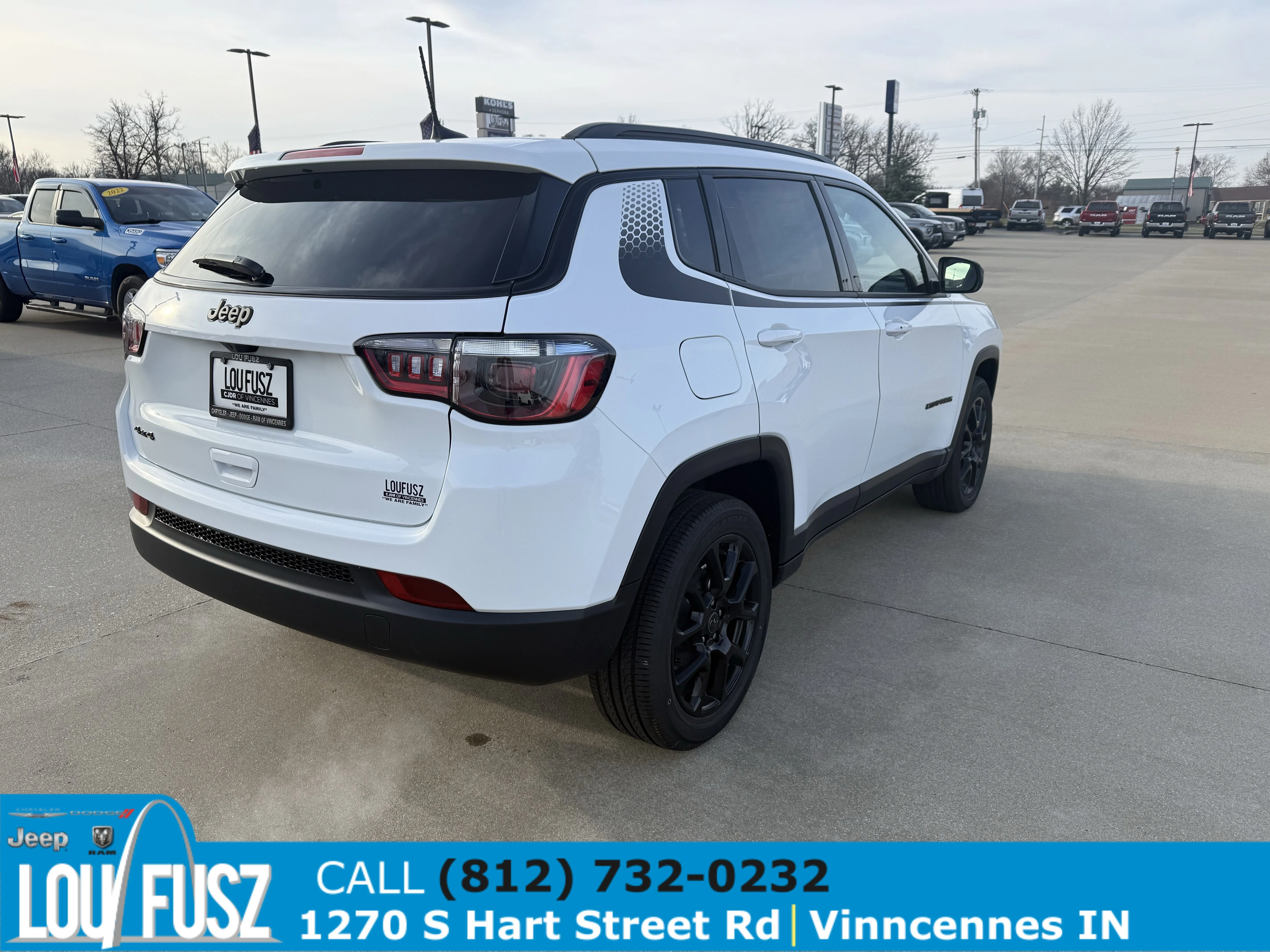 New 2026 Bright White Clear-Coat Exterior Paint Jeep Latitude Altitude image 7