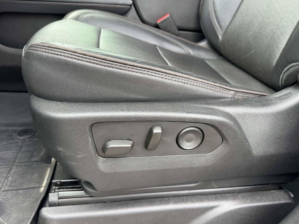 Used 2023 Beige Chevrolet High Country image 22