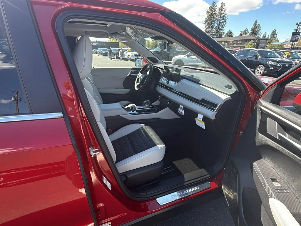New 2026 Red Diamond Mitsubishi LE image 22
