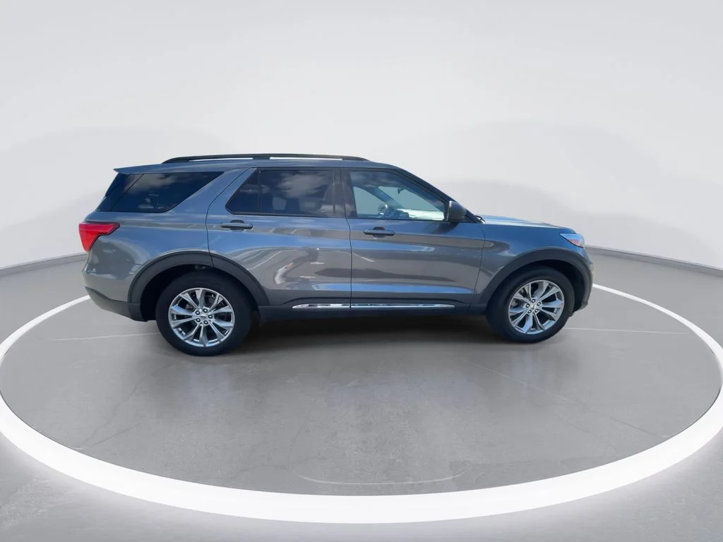 Used 2023 Gray Ford XLT image 9