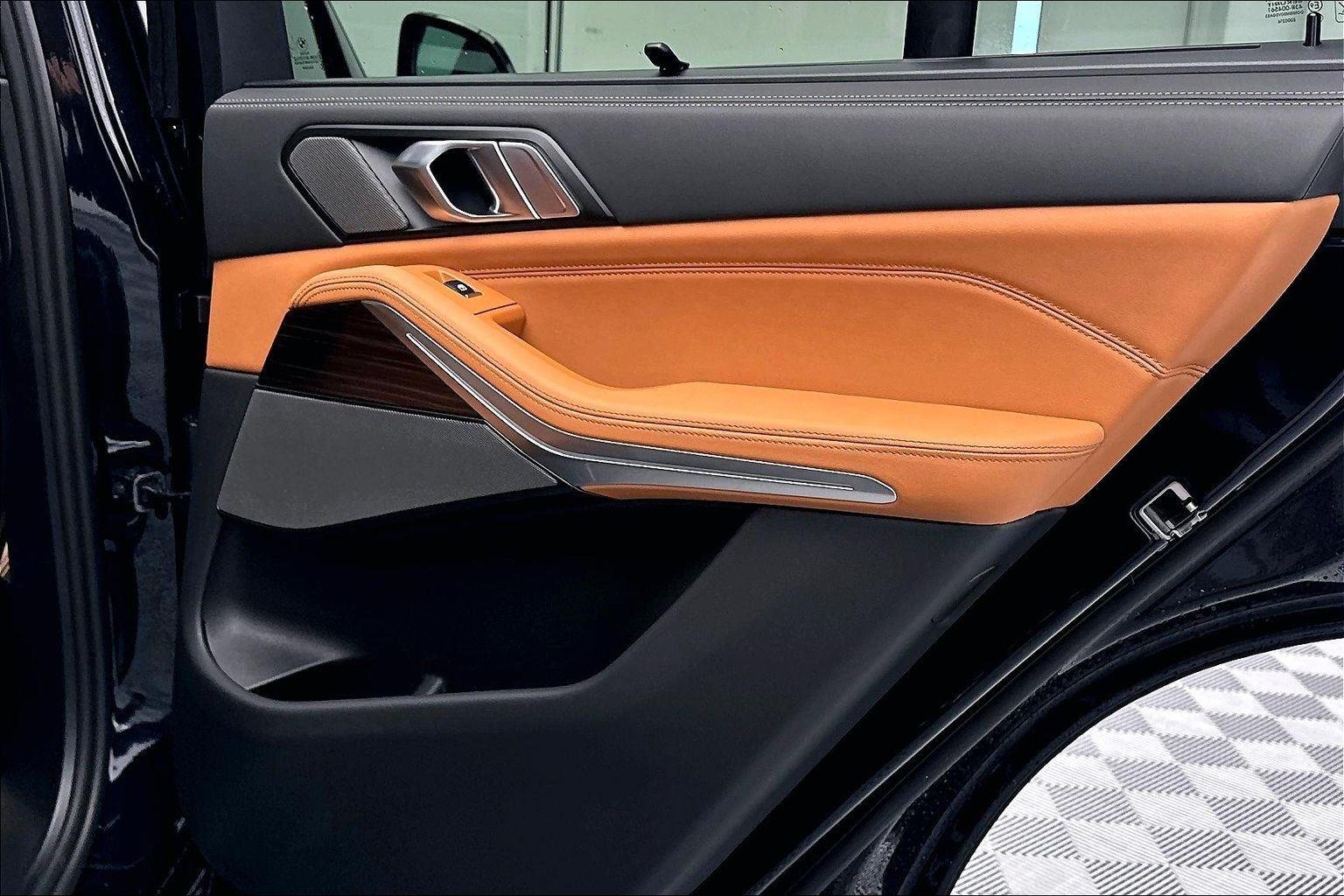 New 2026 Carbon Black Metallic BMW xDrive50e image 31