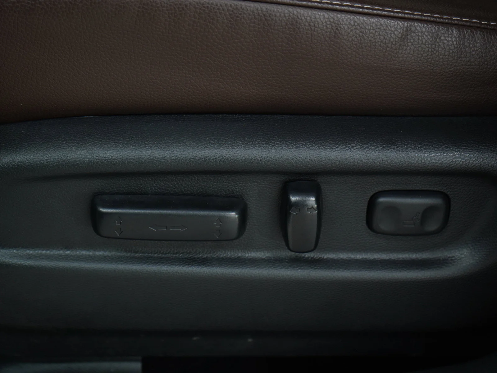 Used 2025 White Honda ridgeline image 25