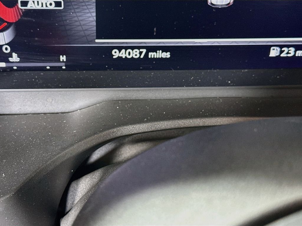 Used 2021 Super Black Nissan Platinum image 13