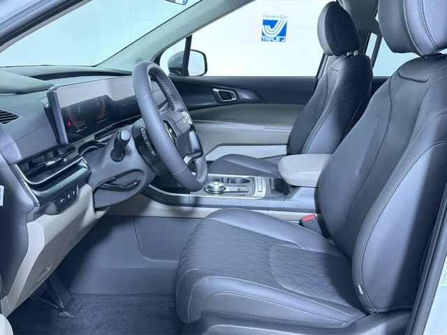 New 2027 CERAMIC SILVER Kia LXS image 18