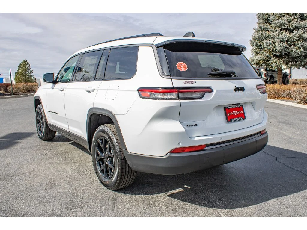 New 2026 Bright White Clearcoat Jeep Laredo Altitude image 5