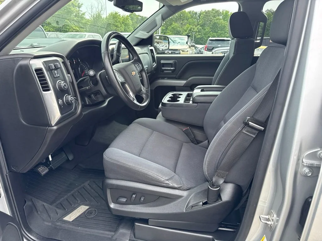 Used 2019 Silver Chevrolet LT image 3