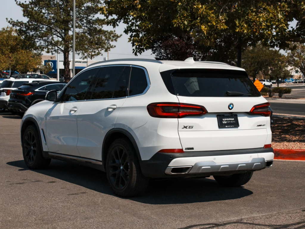 Used 2019 Alpine White BMW xDrive40i image 7