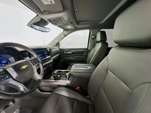 Used 2022 Black Chevrolet LTZ image 20
