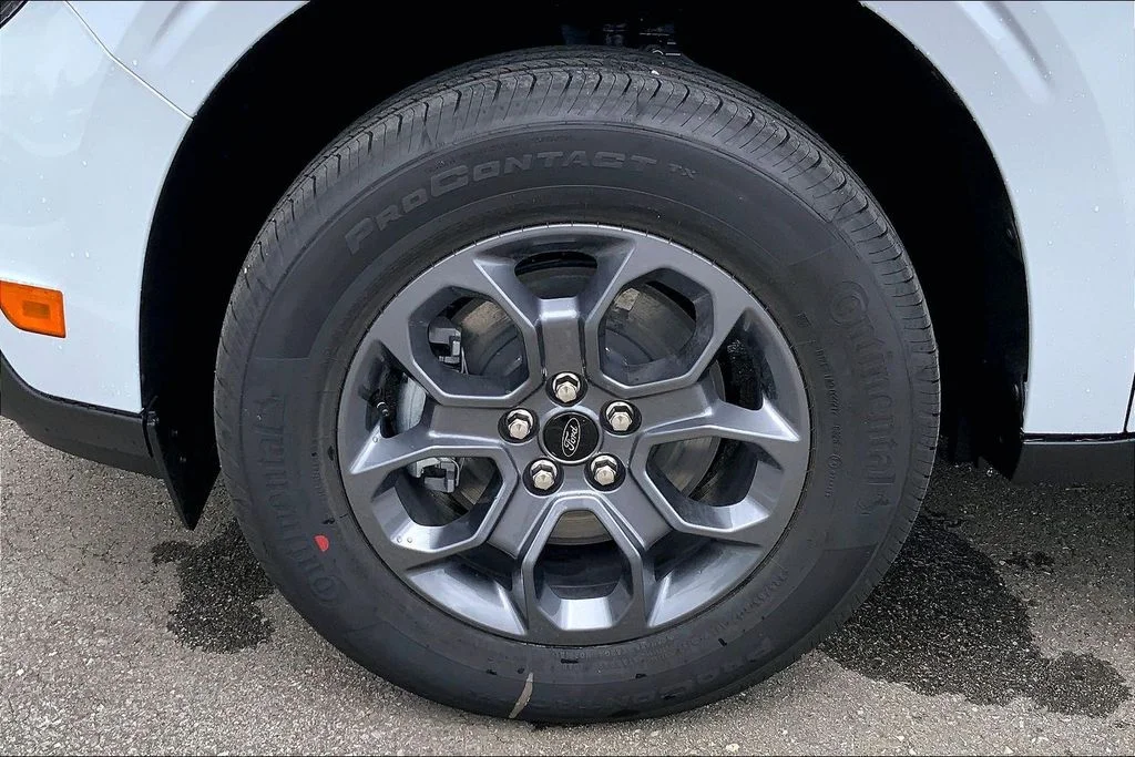 New 2026 Space White Metallic Ford XLT image 19