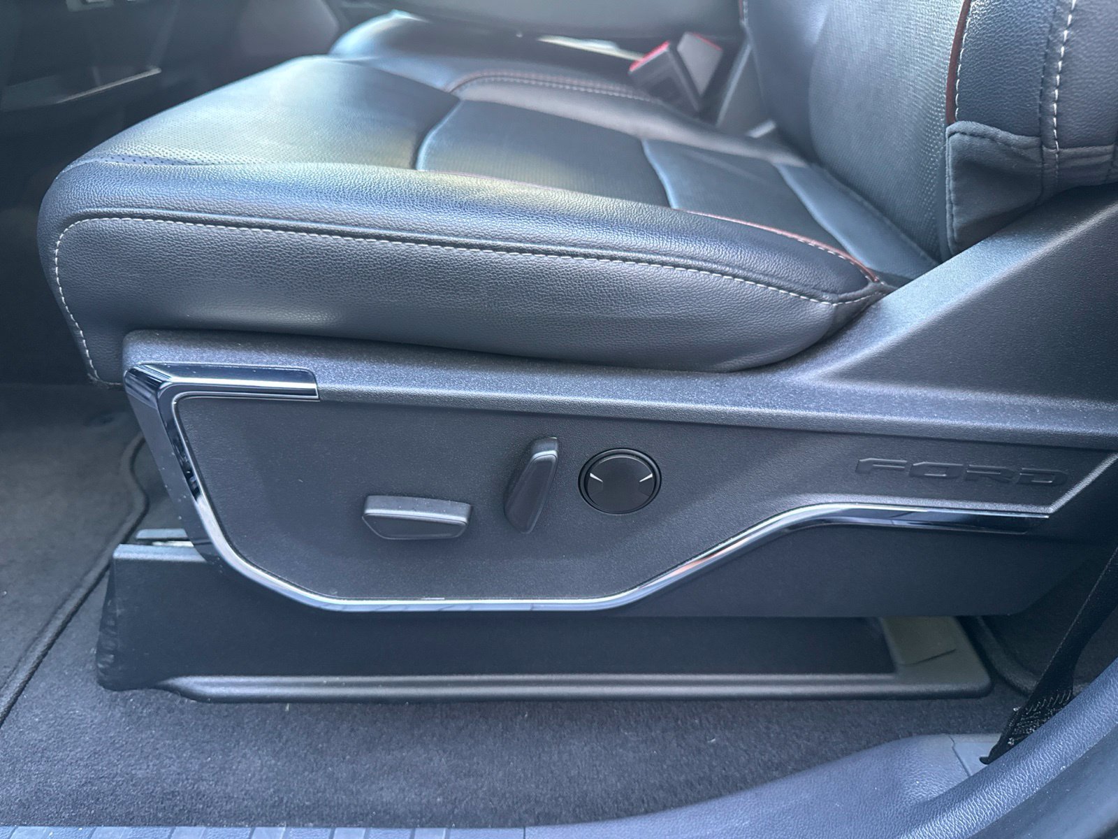 Used 2024 Black Ford Lariat image 40