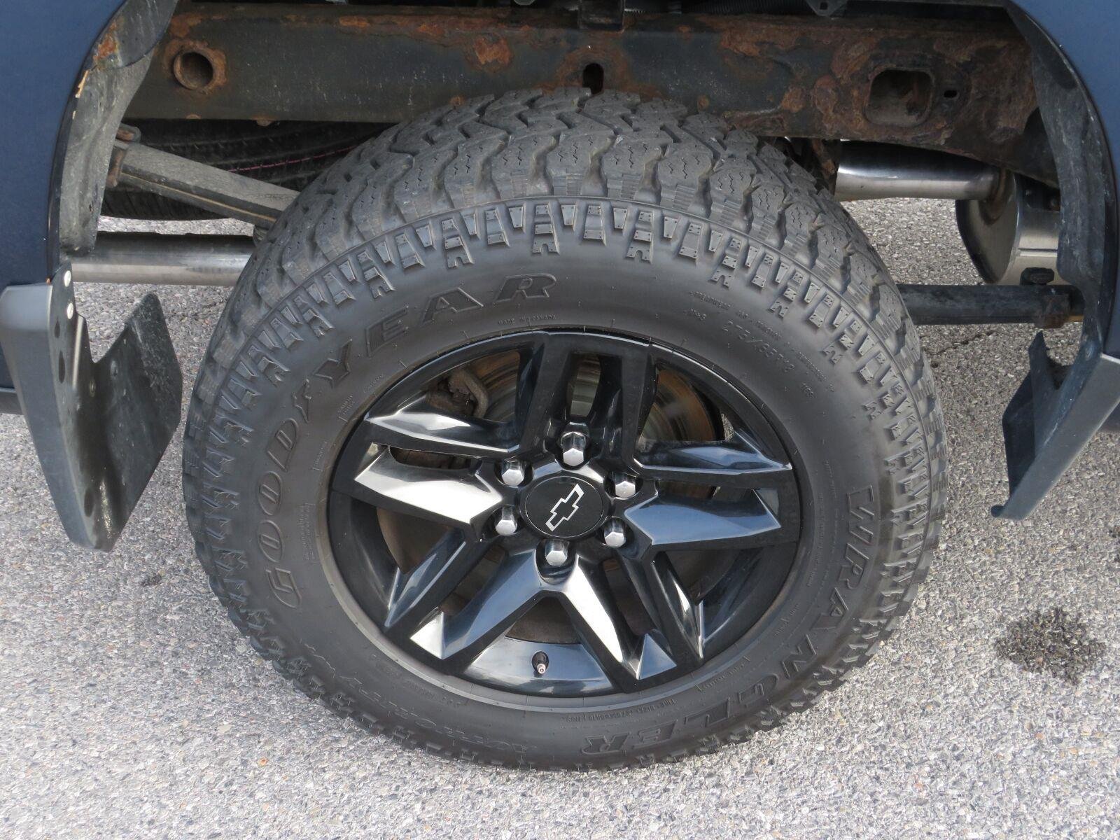 Used 2020 Northsky Blue Metallic Chevrolet Custom Trail Boss image 17