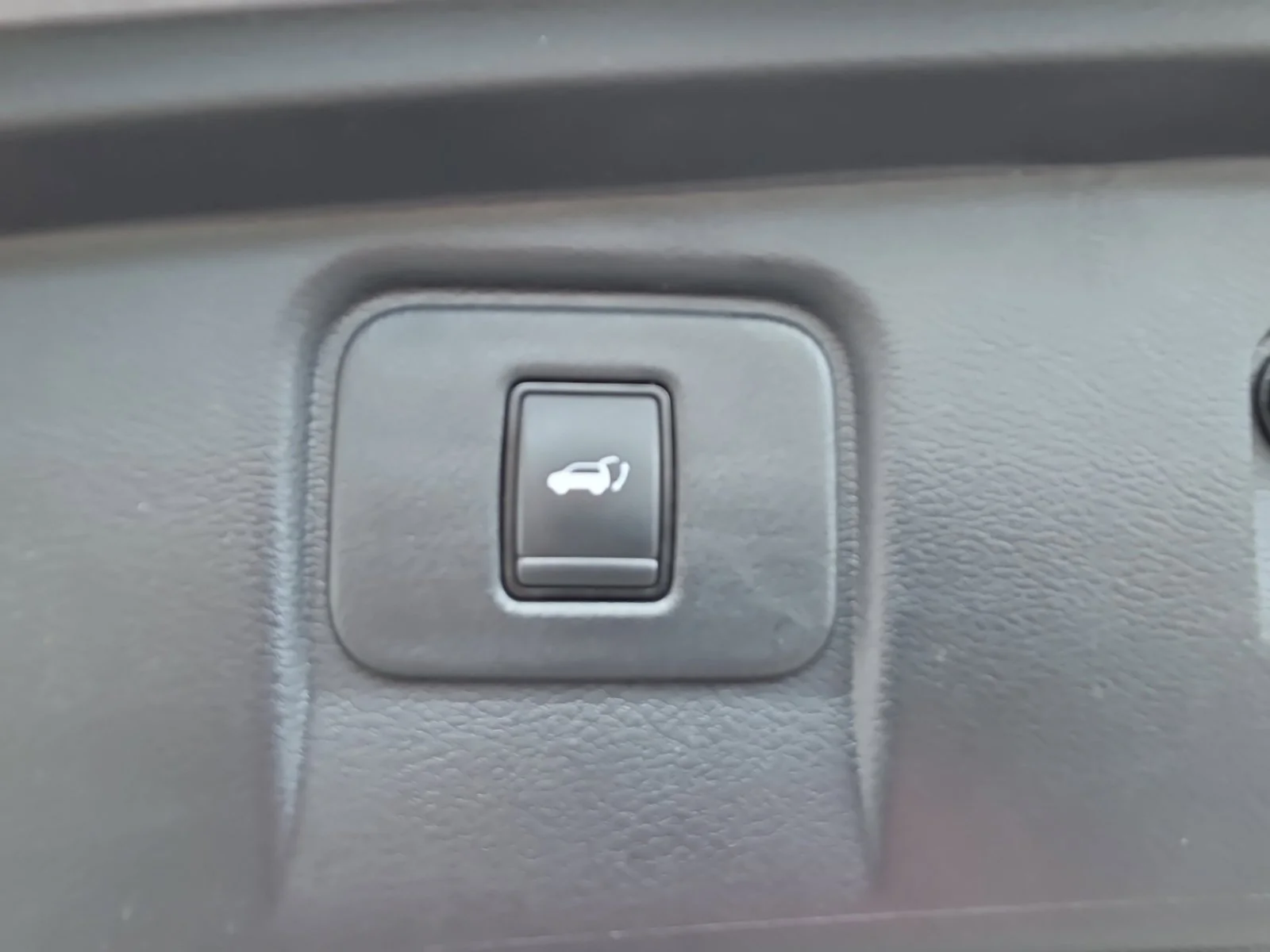 Used 2021 Gray Nissan SL image 10