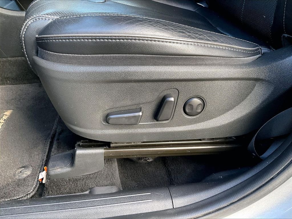 Used 2022 Silver Hyundai SEL image 27