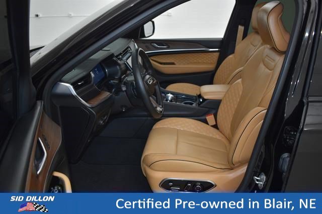 Used 2024 Diamond Black Crystal Pearlcoat Jeep Summit image 7