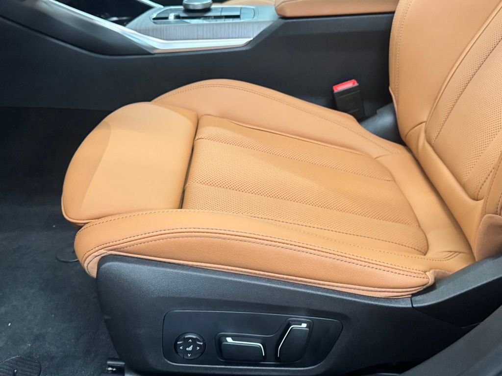 New 2026 Black Sapphire Metallic BMW 330i xDrive image 17