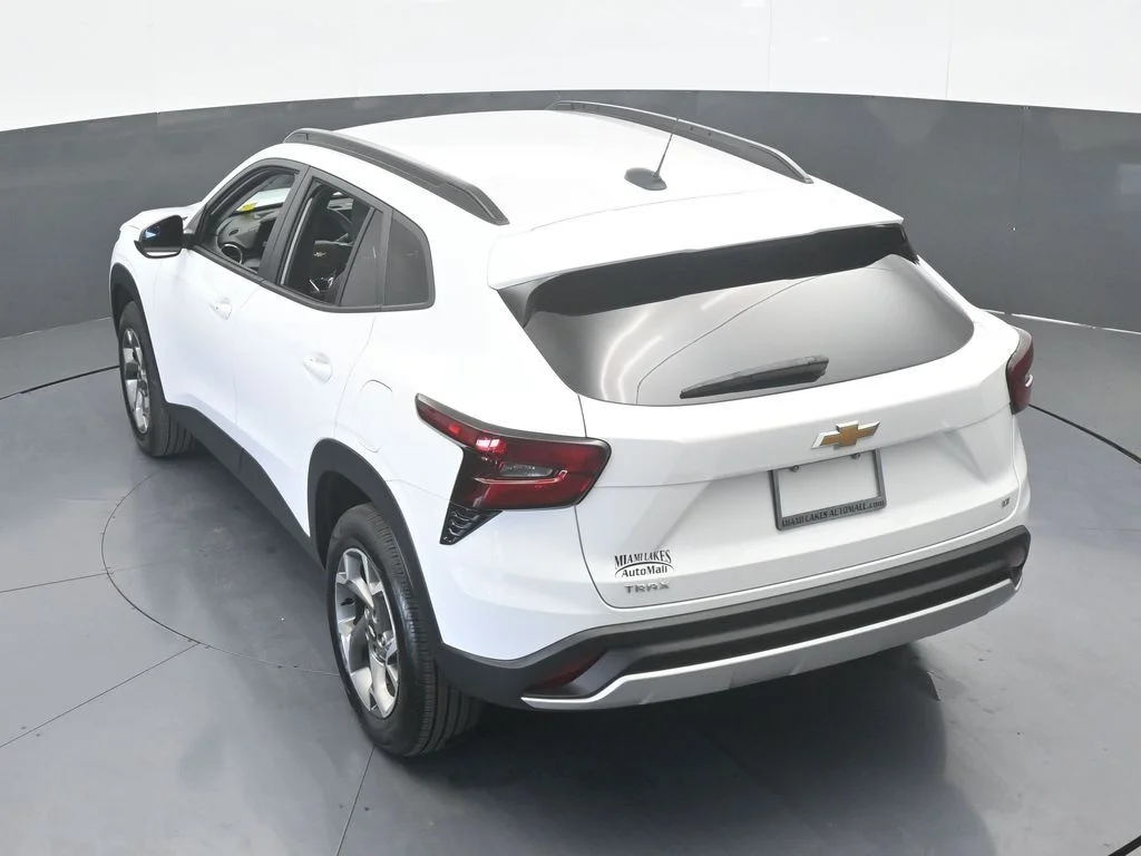 Used 2025 Summit White Chevrolet LT image 50
