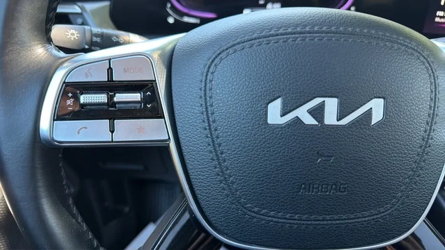 Used 2025 Everlasting Silver Kia S image 28