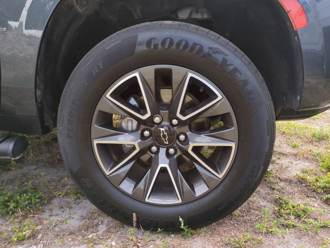 Used 2021 Shadow Gray Metallic Chevrolet Z71 image 9