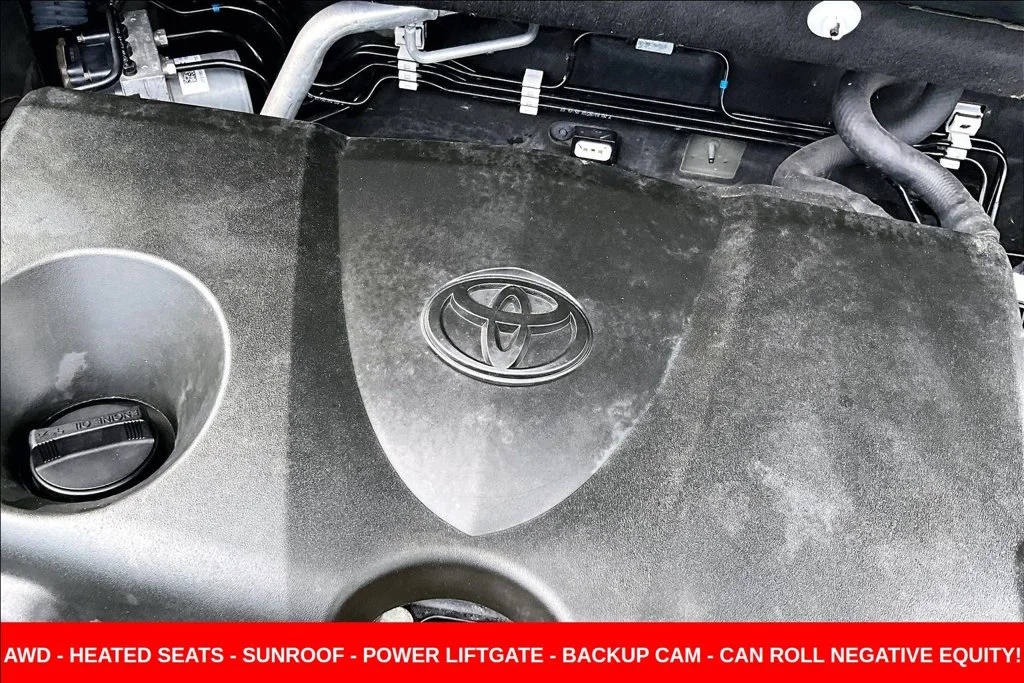Used 2020 Gray Toyota XLE Premium image 30