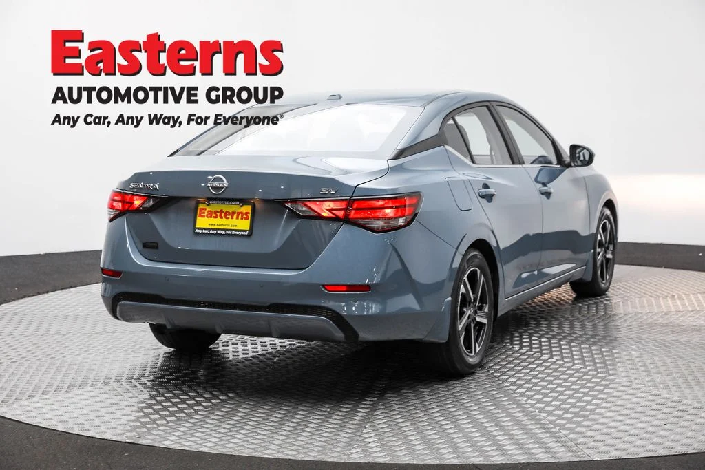 Used 2024 Gray Nissan SV image 5