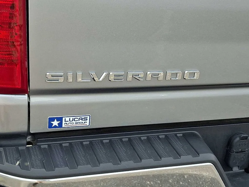 Used 2025 Sterling Gray Metallic Chevrolet LT image 23