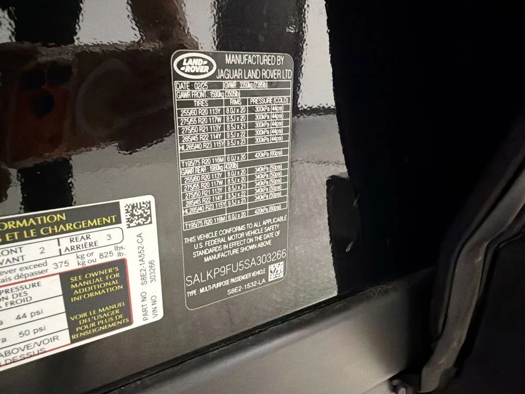Used 2025  Land Rover SE image 35