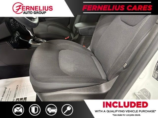 Used 2023 White Jeep Latitude image 29