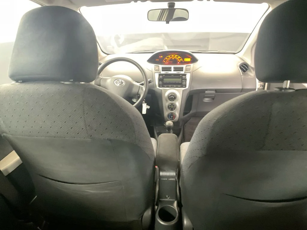 Used 2009 Polar White Toyota Base image 28