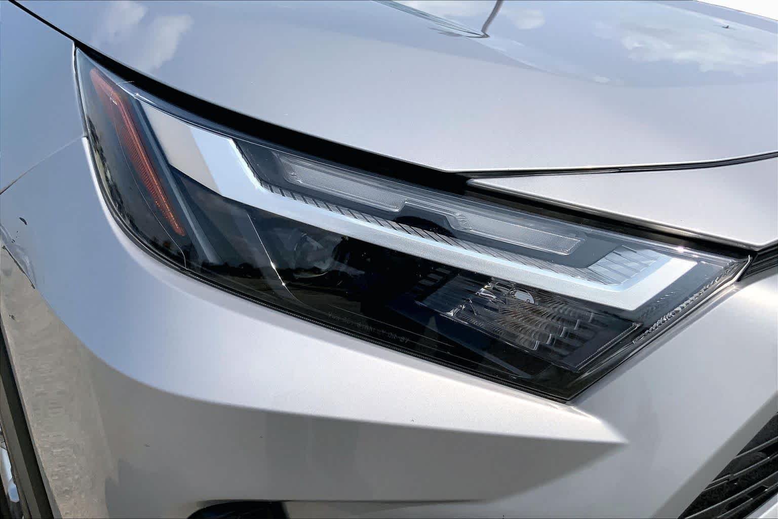 Used 2024 Silver Sky Metallic Toyota Hybrid XLE image 27