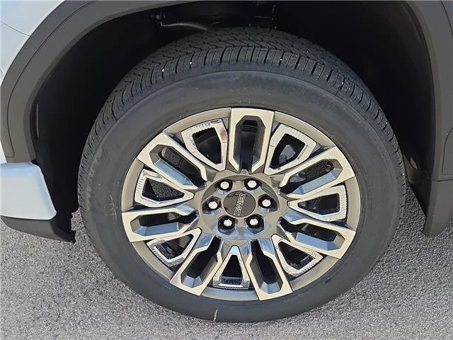 New 2026 Glacier White Tricoat GMC Denali Ultimate image 9