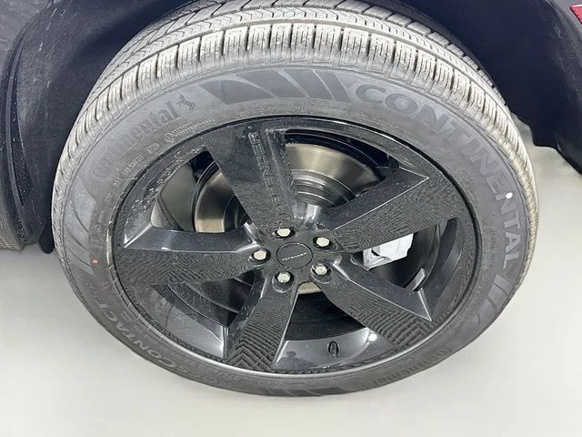 New 2026 Fuji White Land Rover X-Dynamic SE image 33