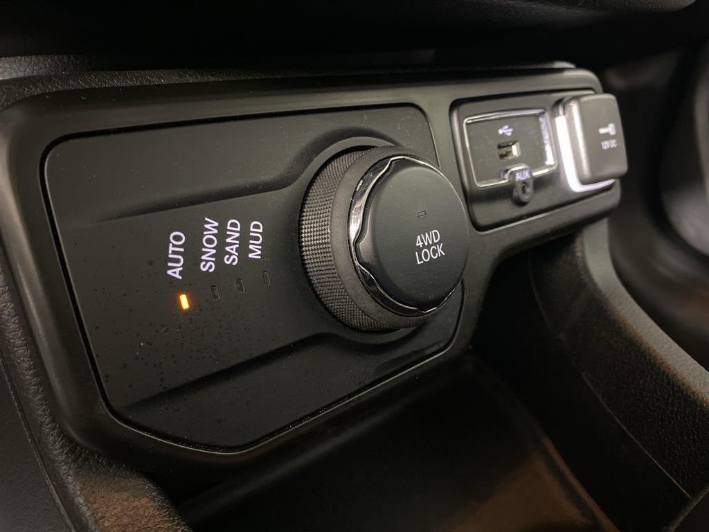 Used 2022 Graphite Gray Jeep Latitude image 21