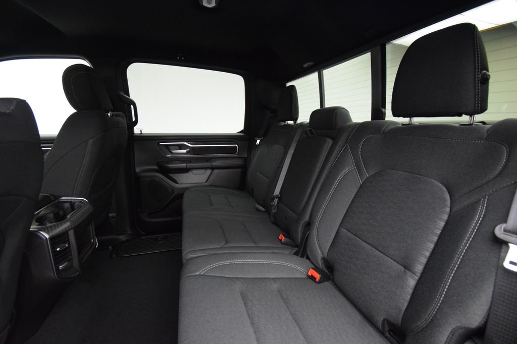 New 2026 Diamond Black Crystal Pearl-Coat Exterior Paint RAM Big Horn/Lone Star image 35