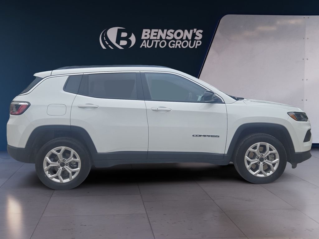 Used 2026 White Jeep Latitude image 6