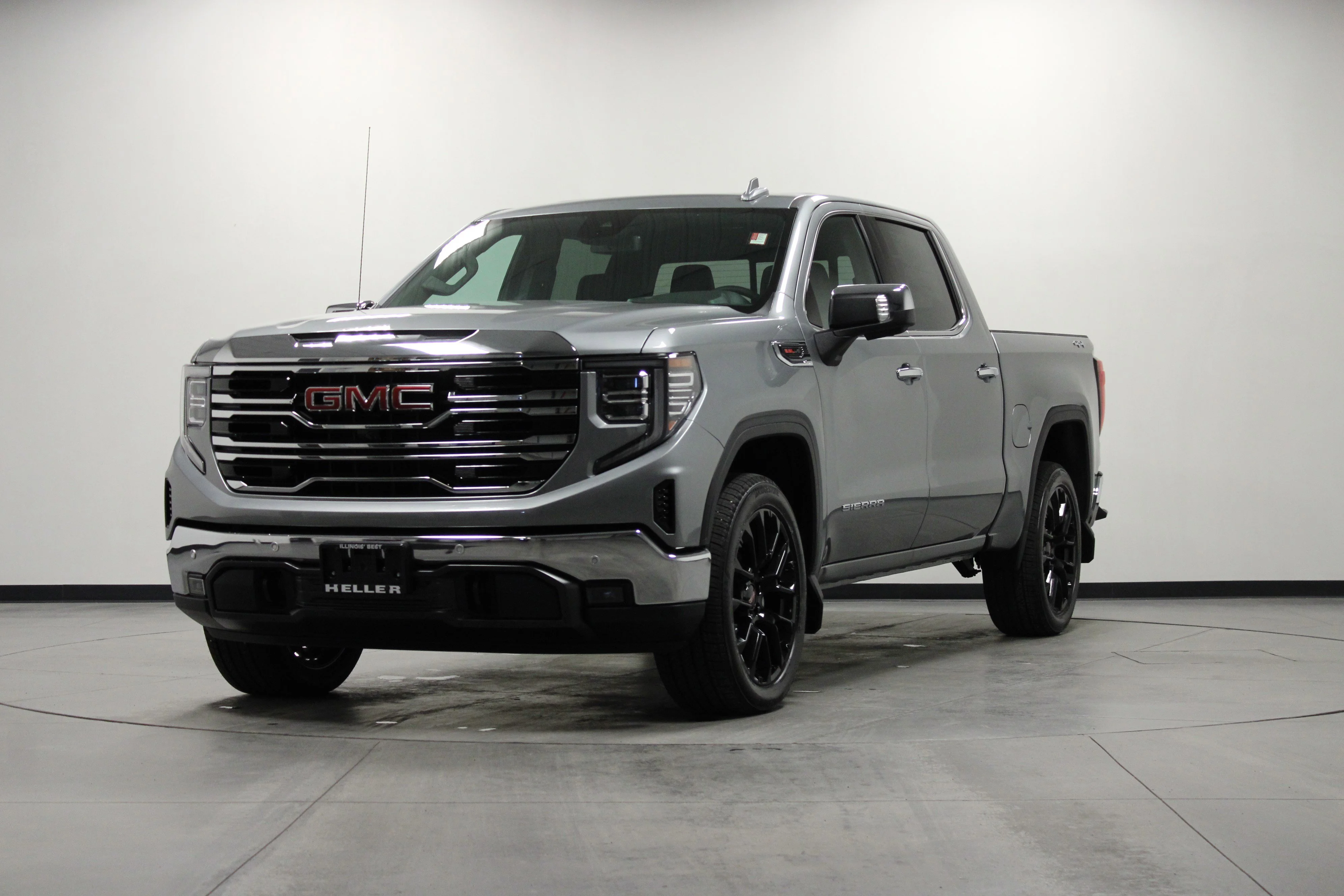 2026 GMC Sierra 1500 SLT - Photo 7