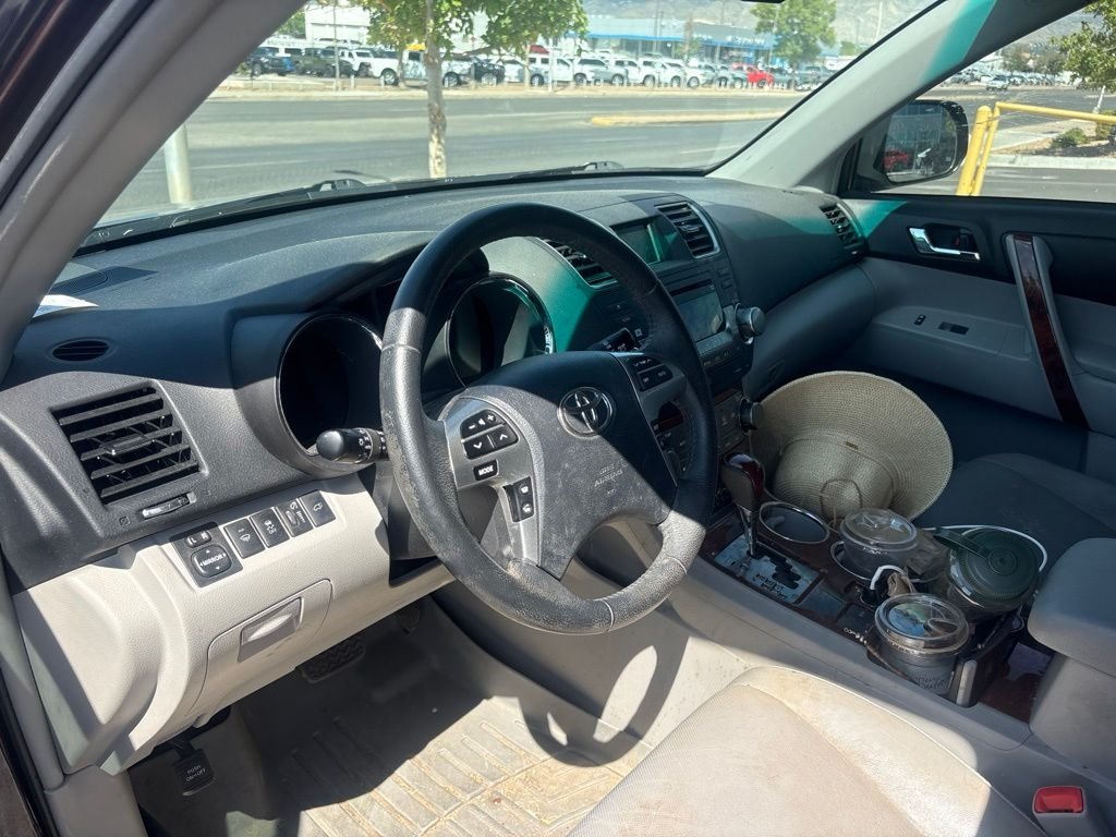 Used 2012  Toyota Limited image 17