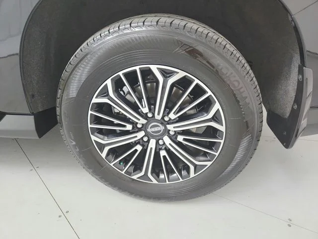 Used 2025 Black Nissan SL image 48