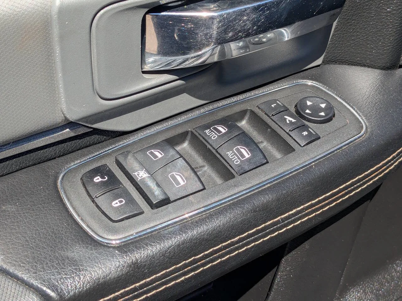 Used 2018 Brilliant Black Crystal Pearlcoat Ram Power Wagon image 23
