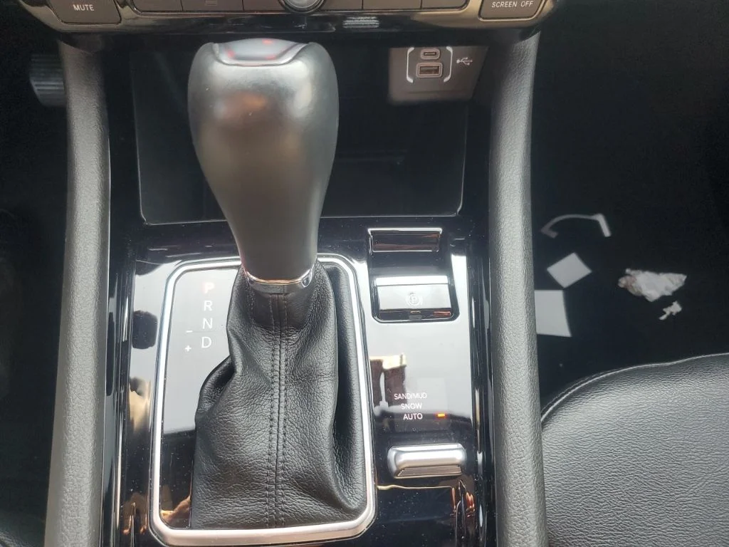 Used 2025 White Jeep Limited image 25