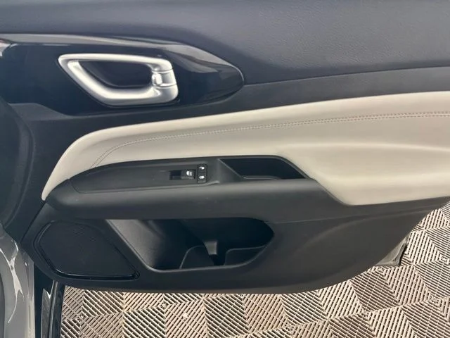 Used 2022 Gray Jeep Limited image 23