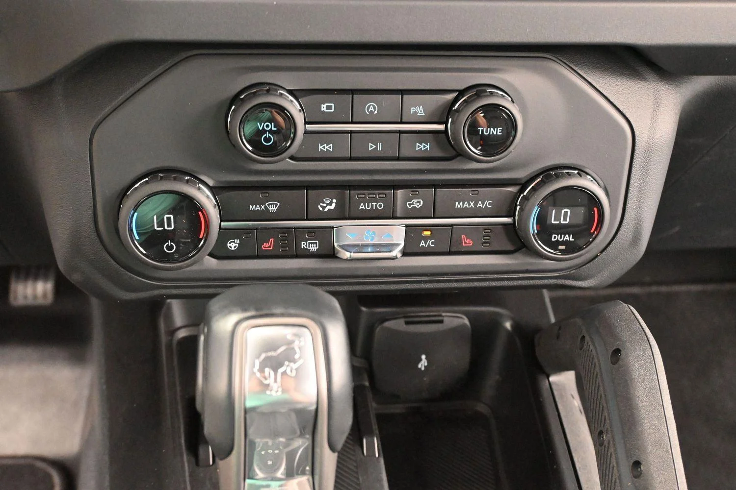 Used 2025 Oxford White Ford Badlands image 23