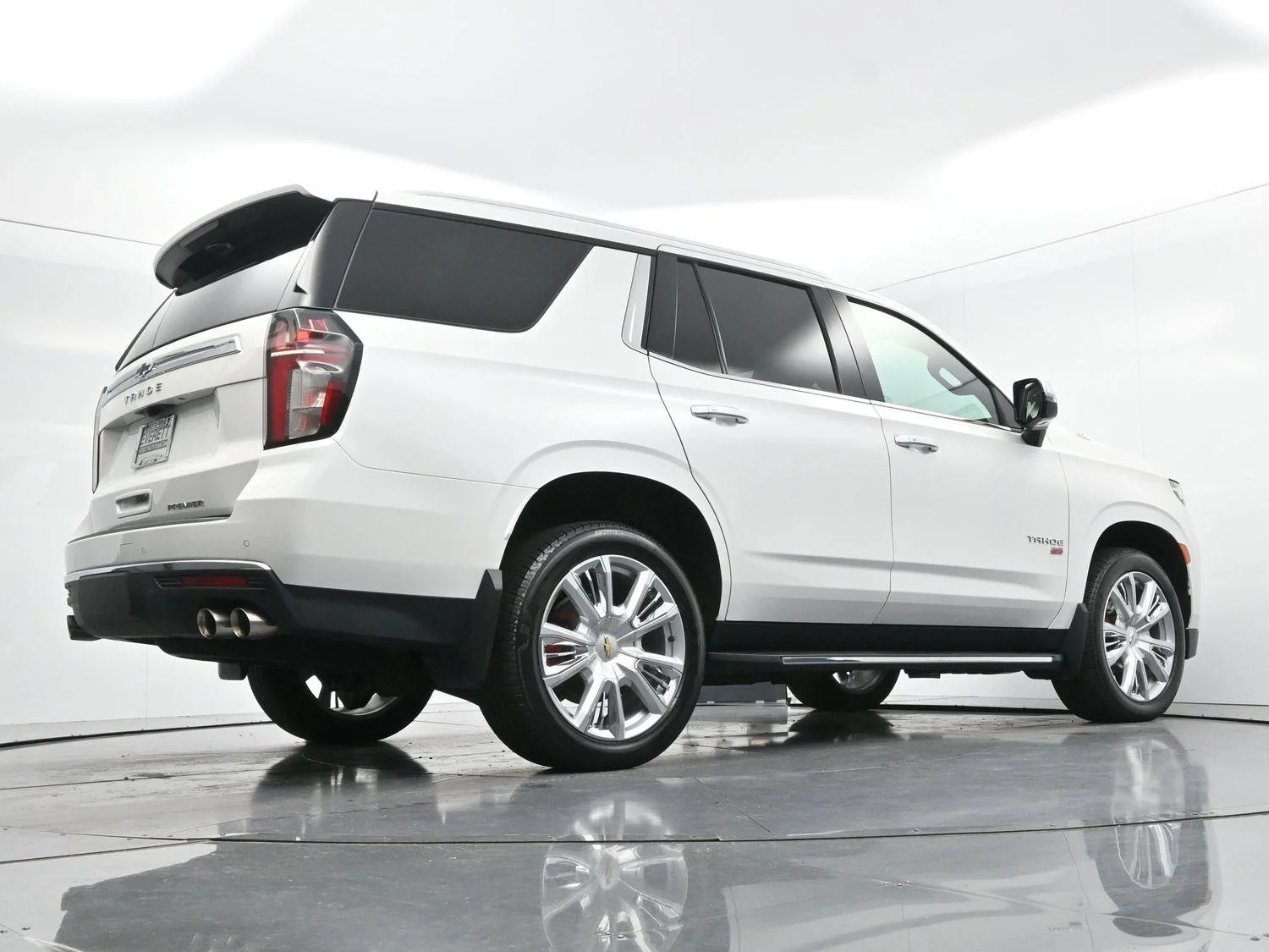 Used 2023 Iridescent Pearl Tricoat Chevrolet Premier image 58